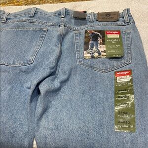 Wrangler Men’s Relaxed Fit Light Blue Jeans